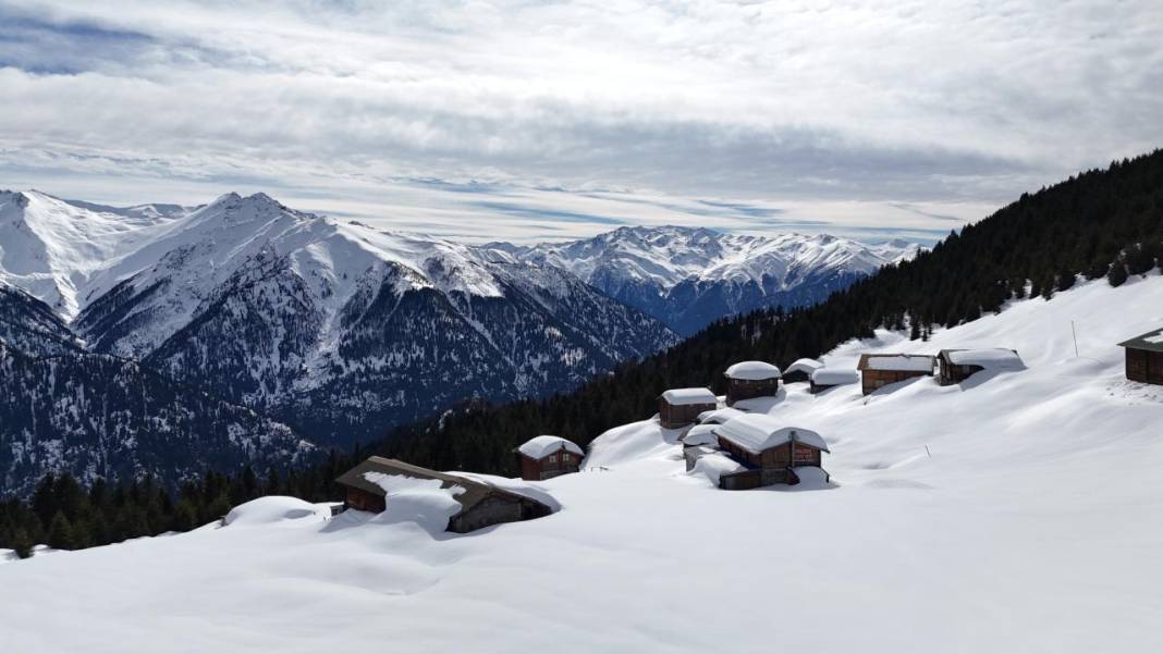 Rize'de Kaçkar Dağları ve yaylalardaki kar manzarası 4