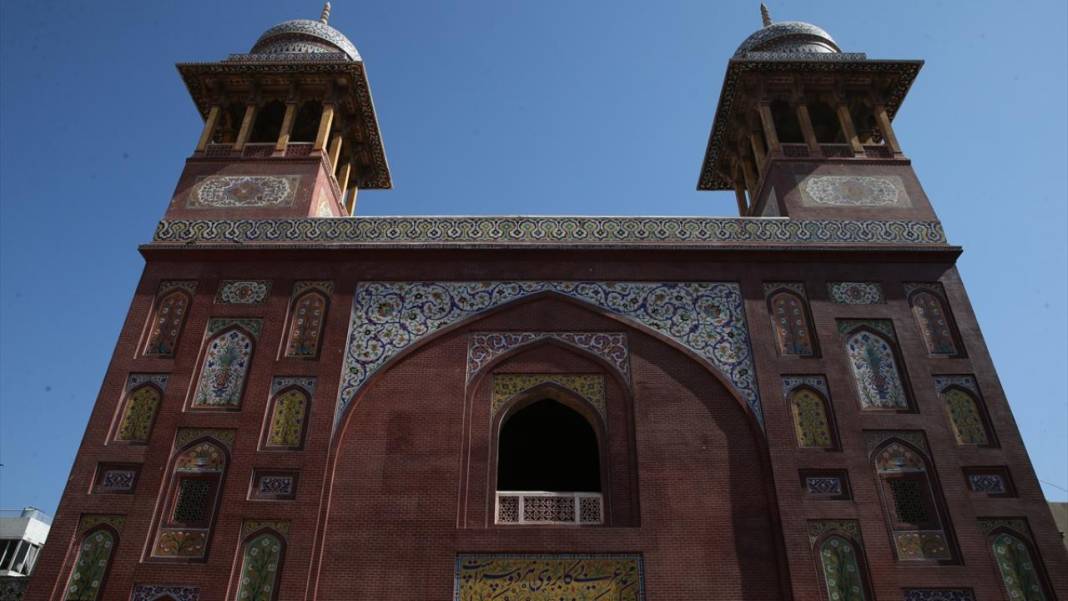 Babürlerin motifleriyle ünlü mabedi: Vezir Han Camii 7