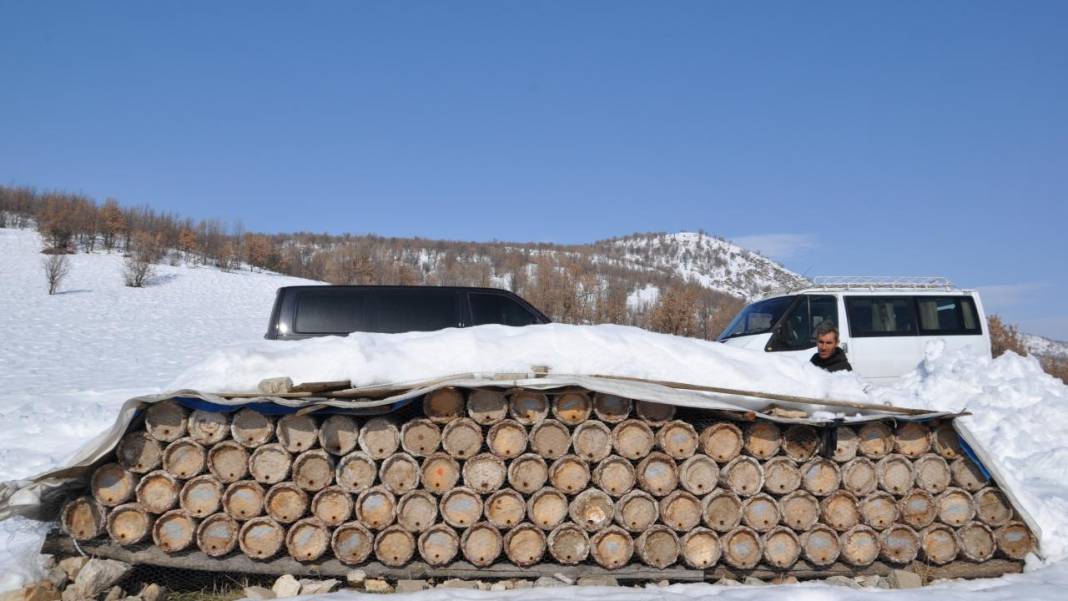 Hizan'ın arı kovanları kar altında korunuyor 4