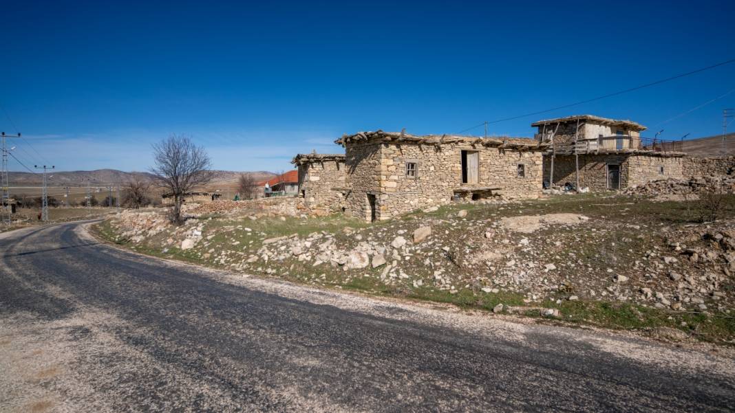 Beğiş'in asırlık taş evleri 1