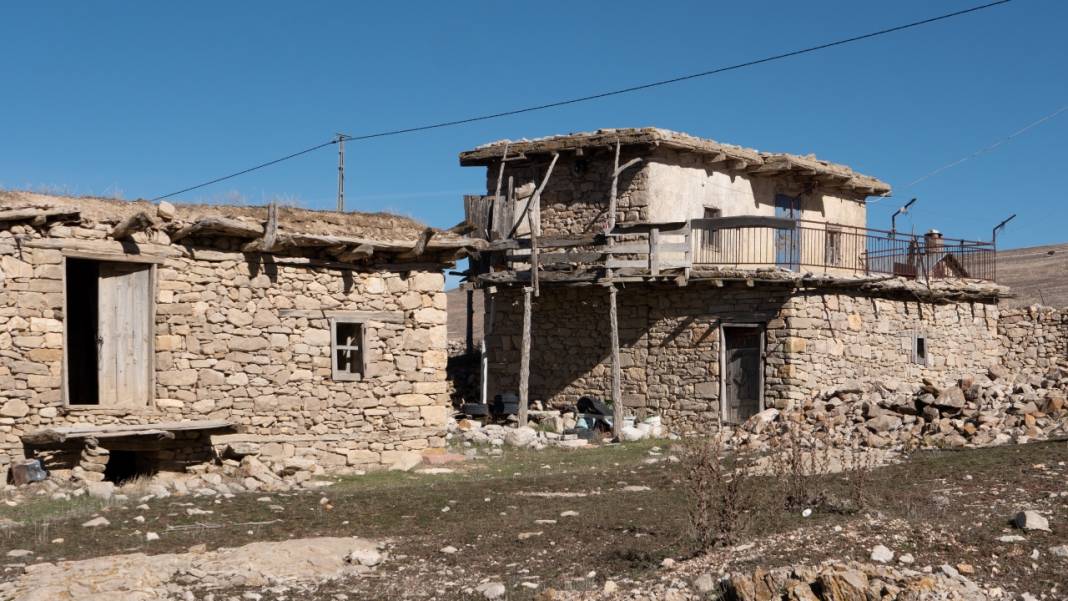 Beğiş'in asırlık taş evleri 10