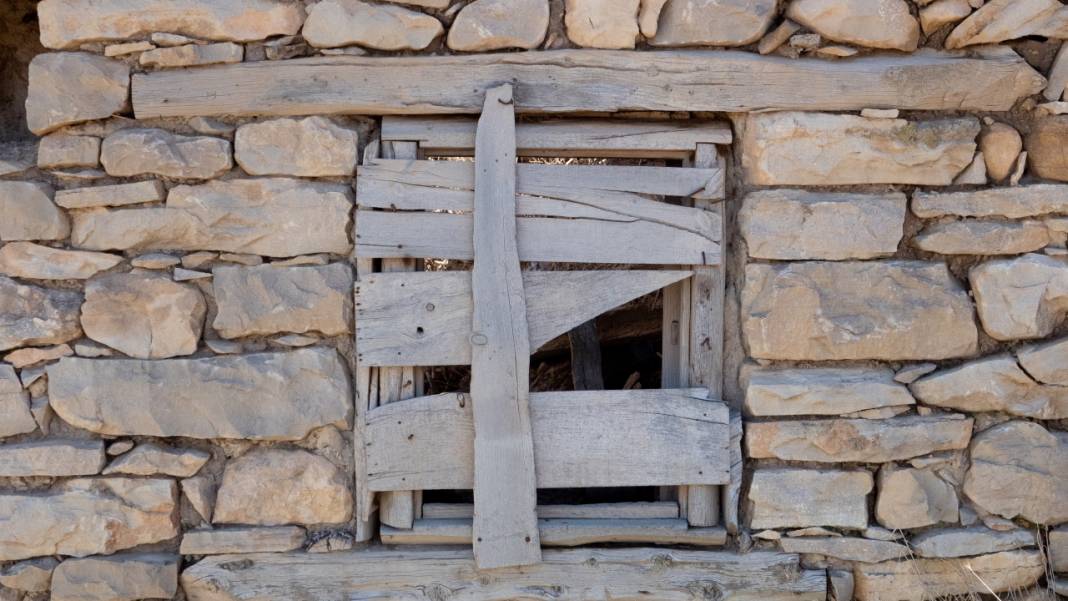 Beğiş'in asırlık taş evleri 11