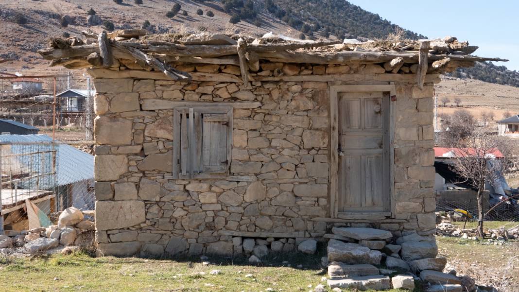 Beğiş'in asırlık taş evleri 12