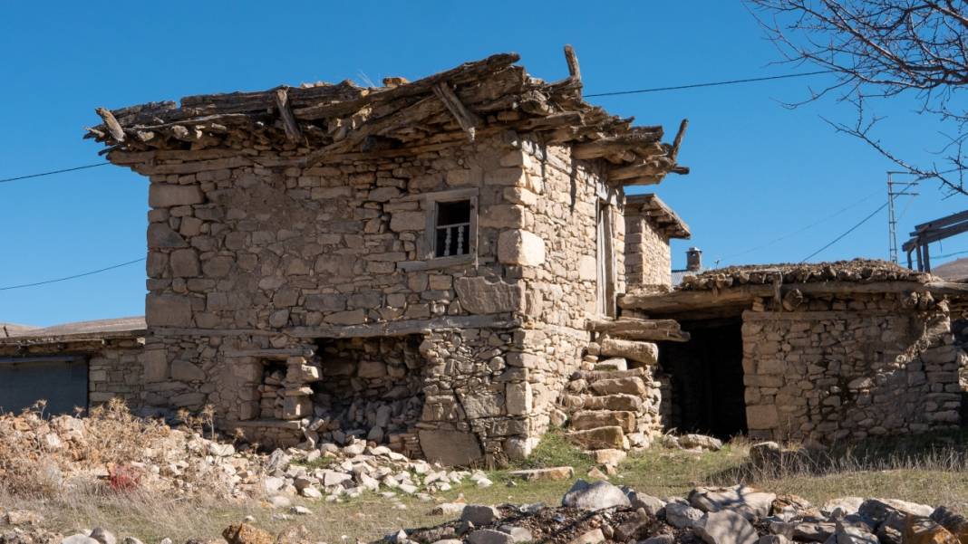 Beğiş'in asırlık taş evleri 14