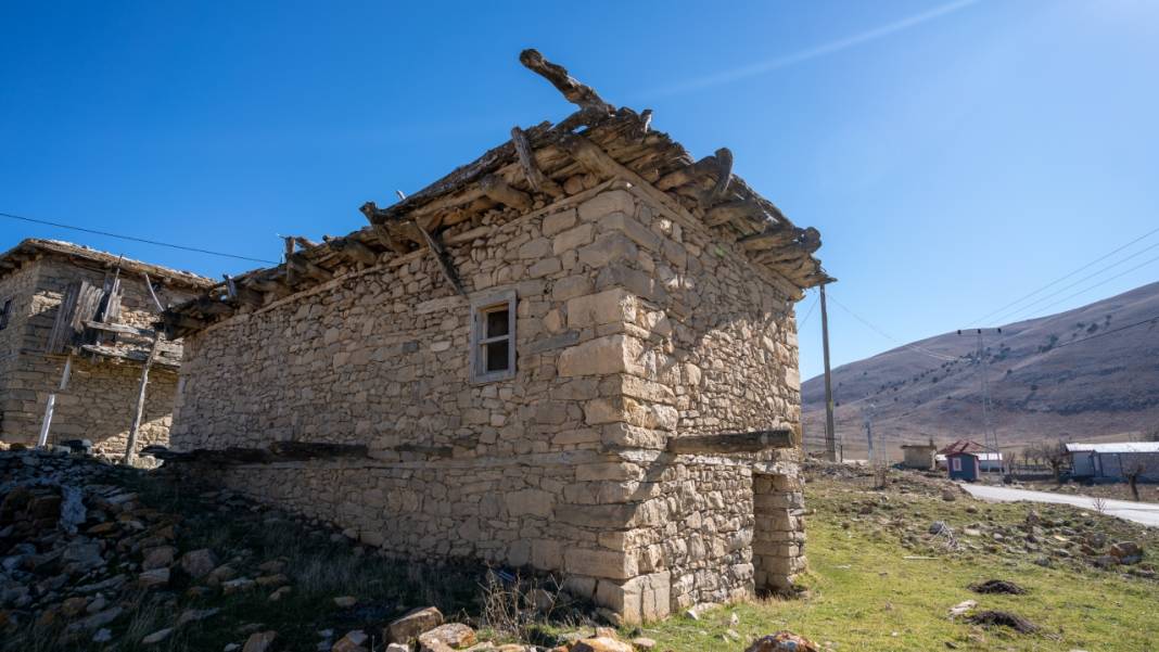 Beğiş'in asırlık taş evleri 2