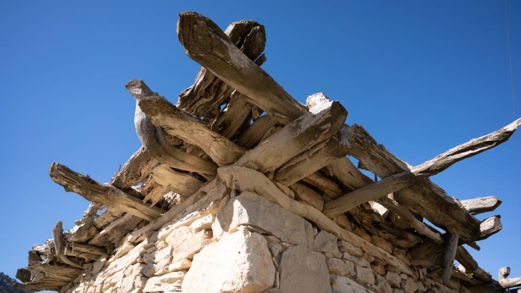 Beğiş'in asırlık taş evleri 5