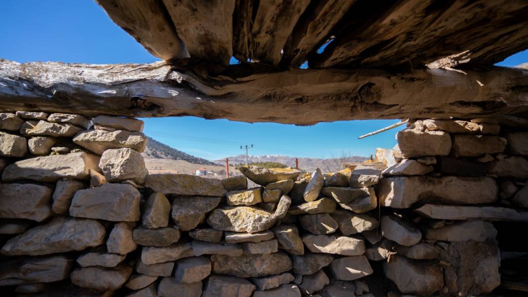 Beğiş'in asırlık taş evleri 6