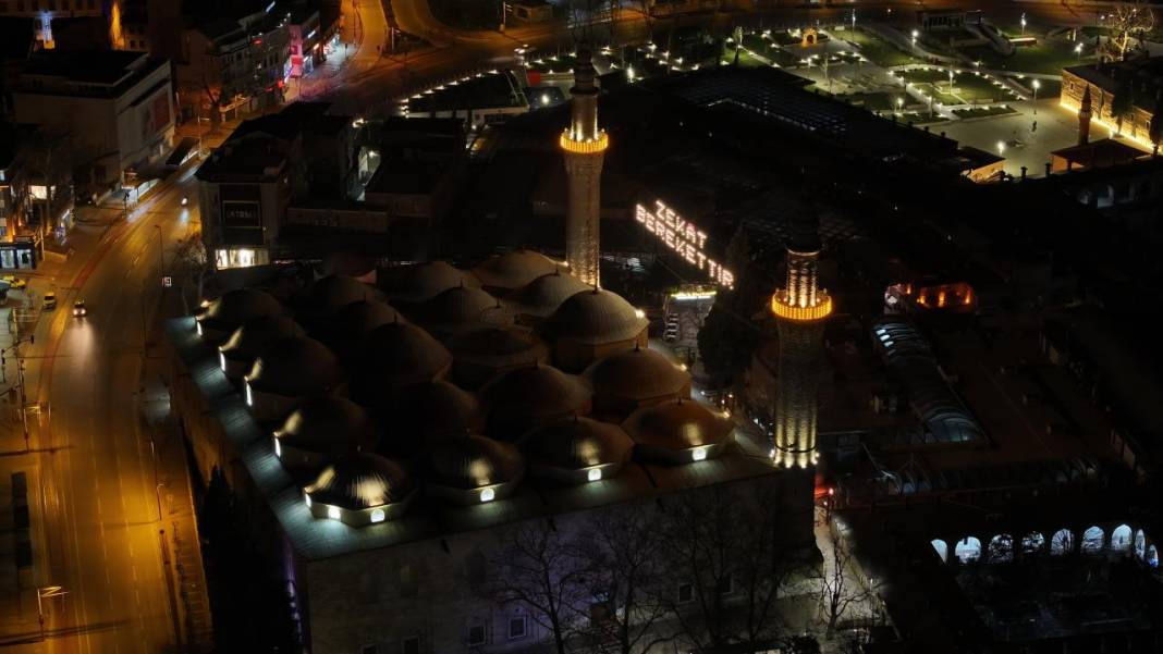 400 yıllık gelenek Ulu Cami’de mahya ile mesaj: Zekat berekettir 12