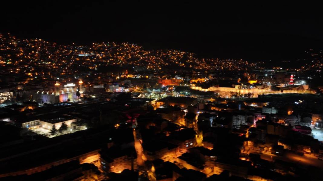 400 yıllık gelenek Ulu Cami’de mahya ile mesaj: Zekat berekettir 17