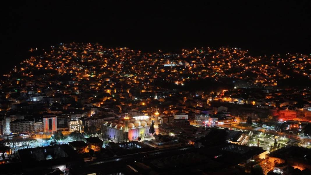 400 yıllık gelenek Ulu Cami’de mahya ile mesaj: Zekat berekettir 4