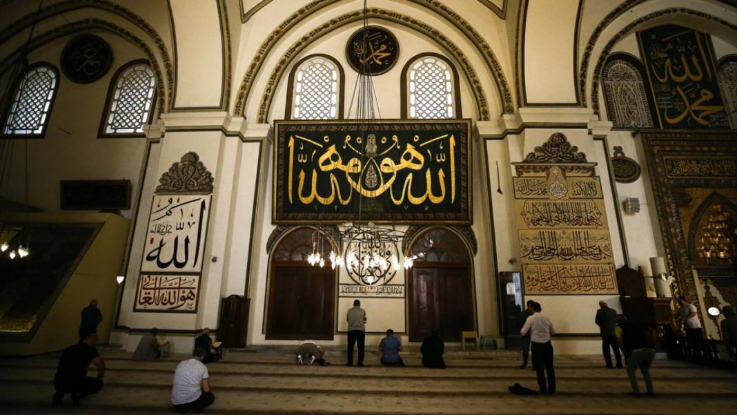 400 yıllık gelenek Ulu Cami’de mahya ile mesaj: Zekat berekettir 5