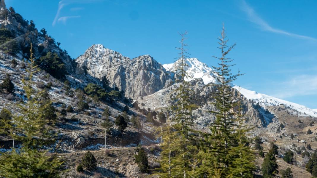 Beydağları'nın bir yanı kış, bir yanı ilkbahar 2