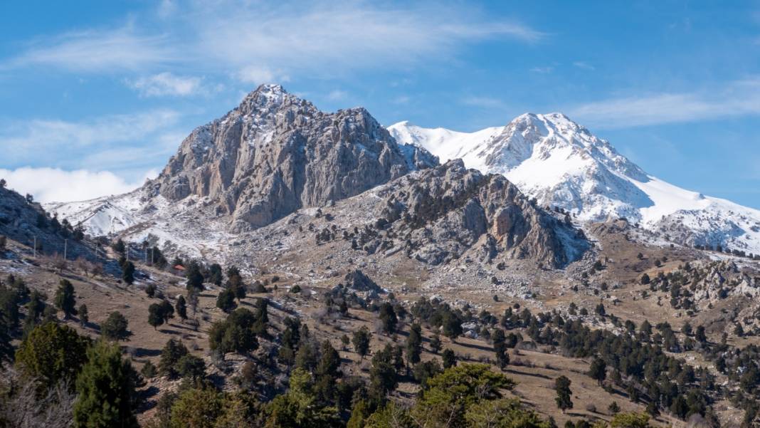 Beydağları'nın bir yanı kış, bir yanı ilkbahar 3