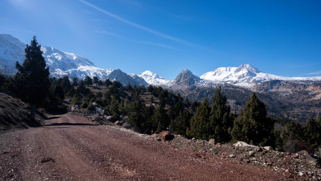 Beydağları'nın bir yanı kış, bir yanı ilkbahar 6