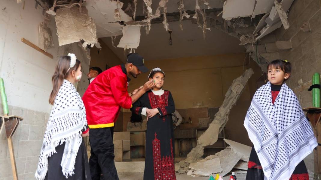 Gazze'de yerinden edilen Filistinliler için iftar düzenlendi 12
