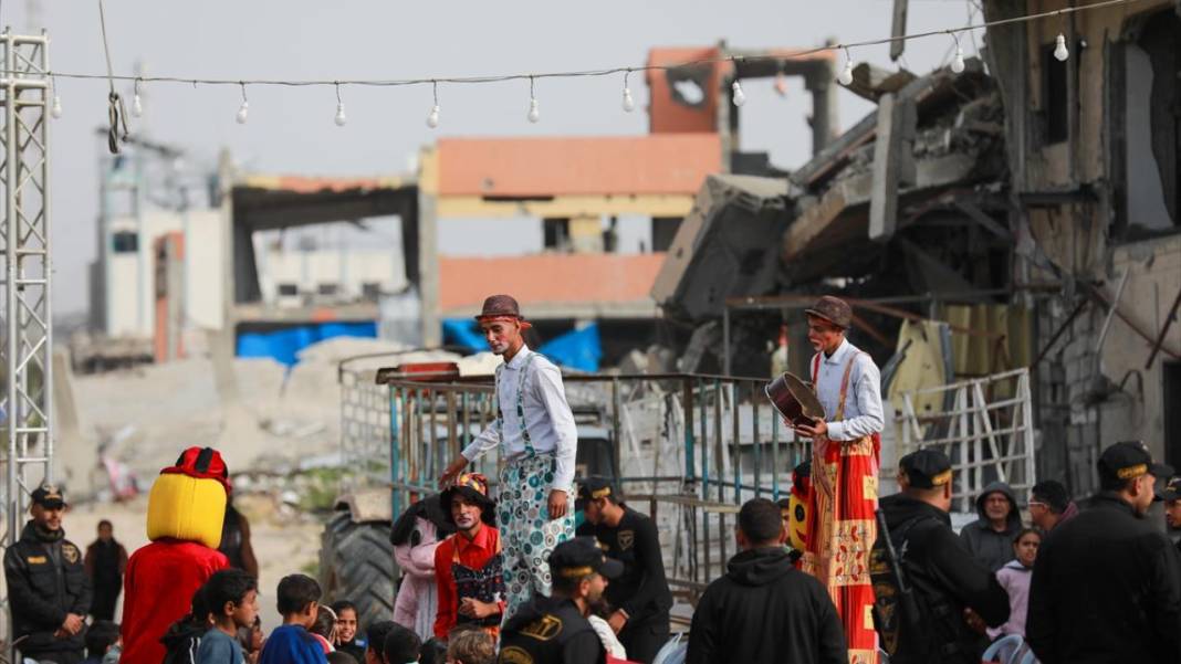 Gazze'de yerinden edilen Filistinliler için iftar düzenlendi 14