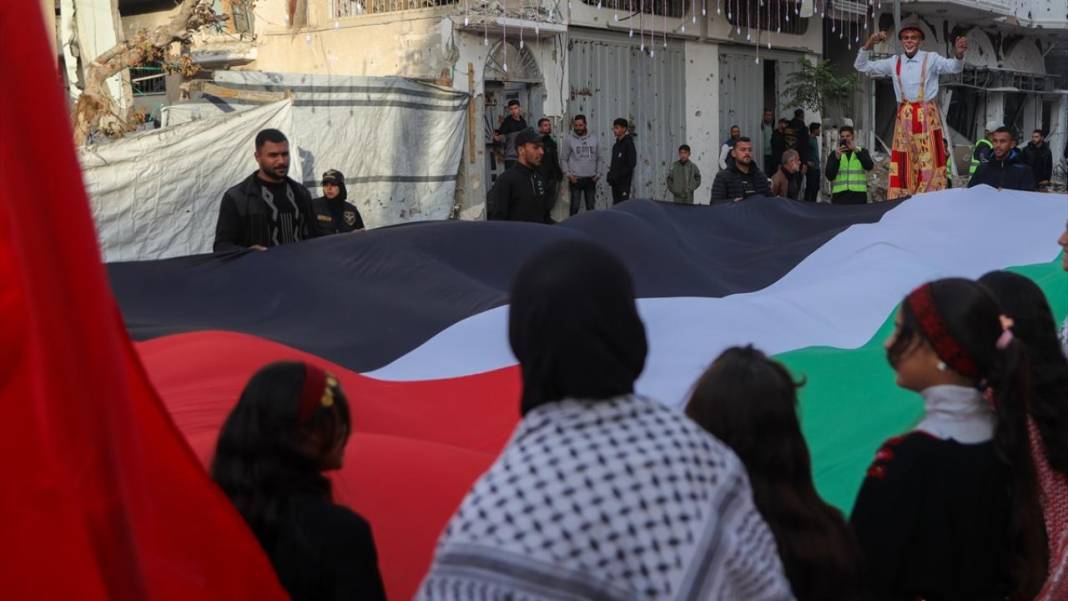 Gazze'de yerinden edilen Filistinliler için iftar düzenlendi 15