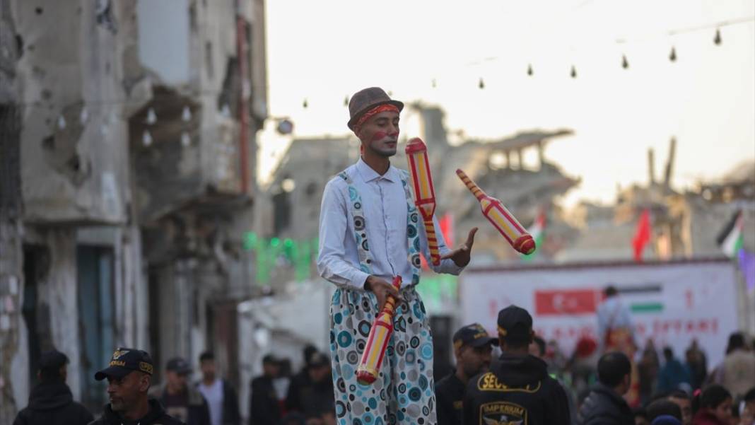 Gazze'de yerinden edilen Filistinliler için iftar düzenlendi 8