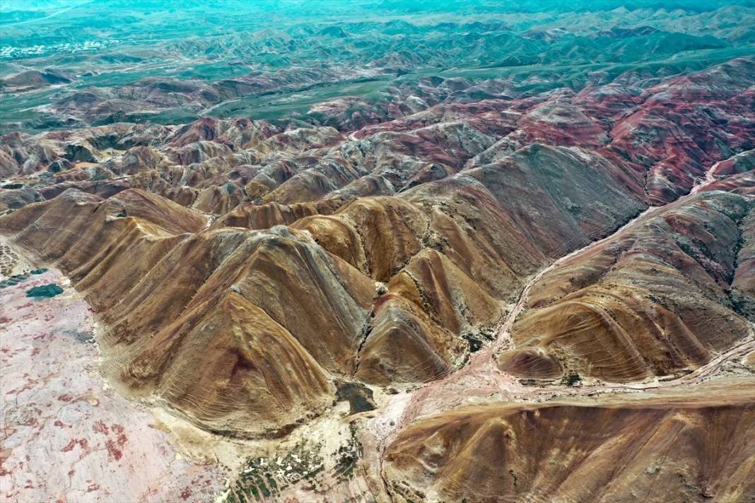 Iğdır'daki Gökkuşağı Tepeleri'nde ilkbahar güzelliği 14