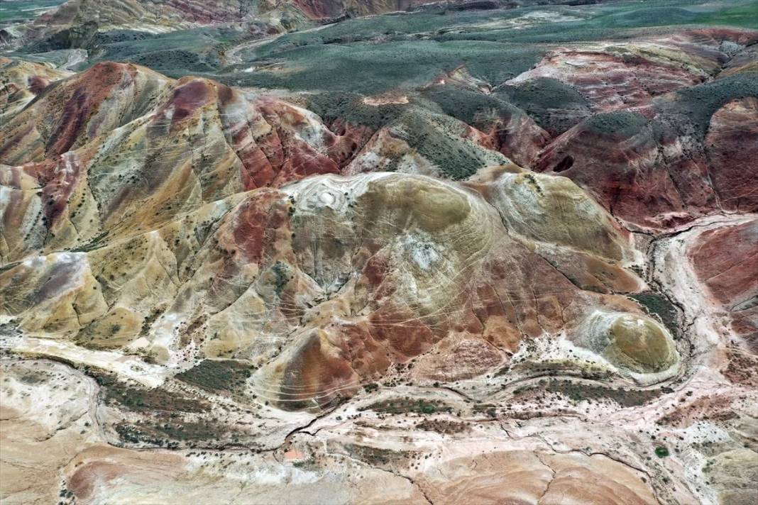 Iğdır'daki Gökkuşağı Tepeleri'nde ilkbahar güzelliği 2