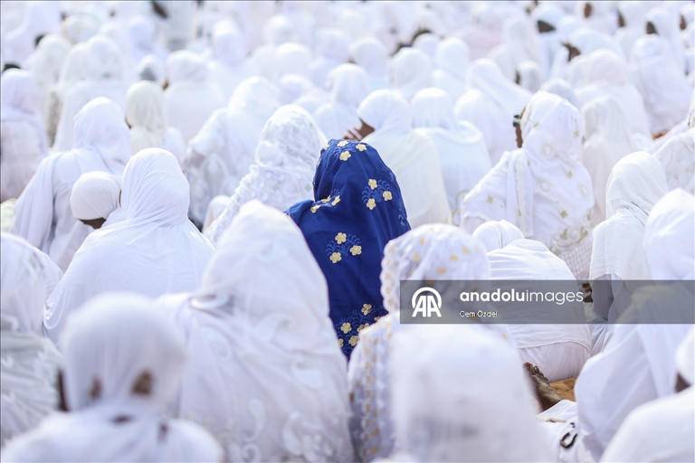 Senegal'de bembeyaz bir bayramı namazı 13