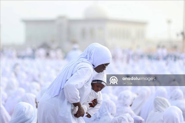 Senegal'de bembeyaz bir bayramı namazı 14