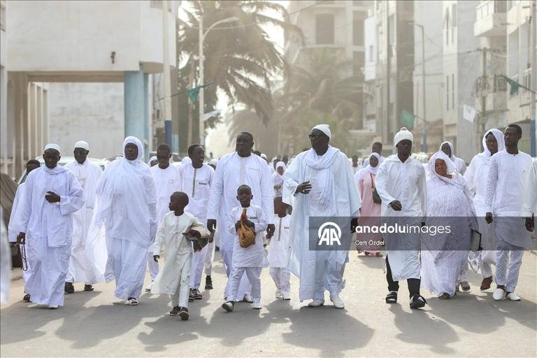 Senegal'de bembeyaz bir bayramı namazı 16