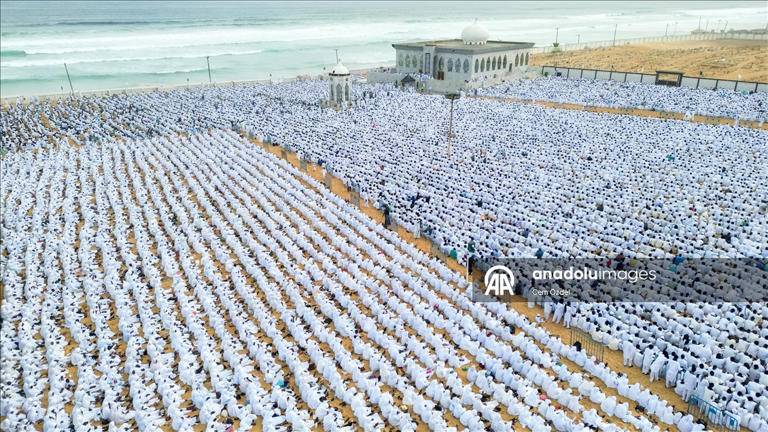 Senegal'de bembeyaz bir bayramı namazı 2