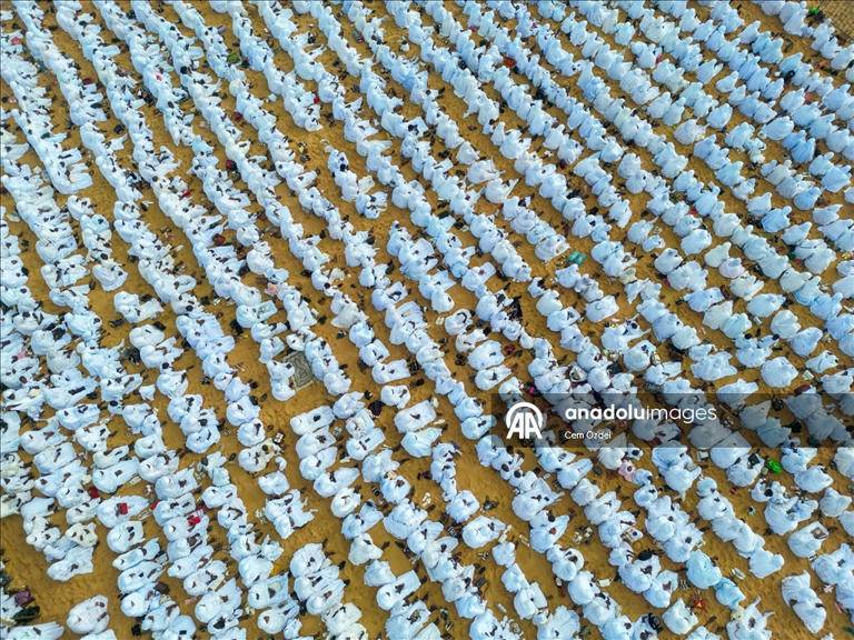 Senegal'de bembeyaz bir bayramı namazı 3