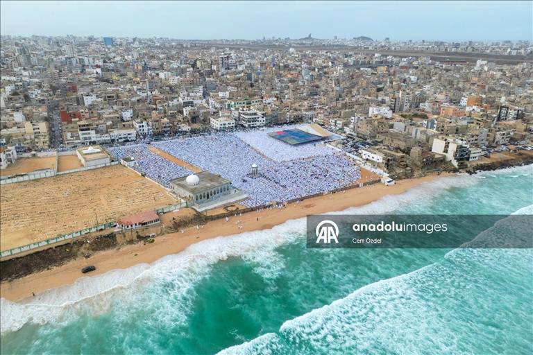 Senegal'de bembeyaz bir bayramı namazı 5