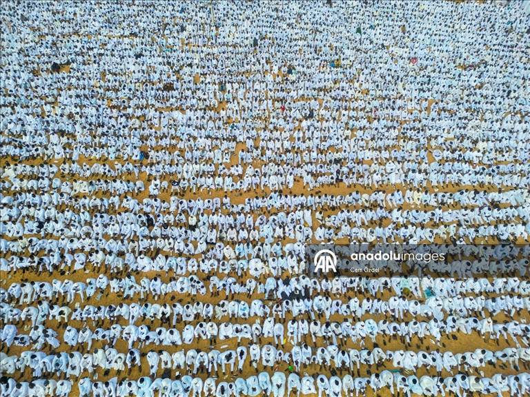 Senegal'de bembeyaz bir bayramı namazı 8