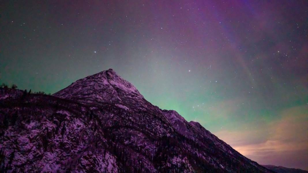 Alaska'nın rengarenk kuzey ışıkları 2