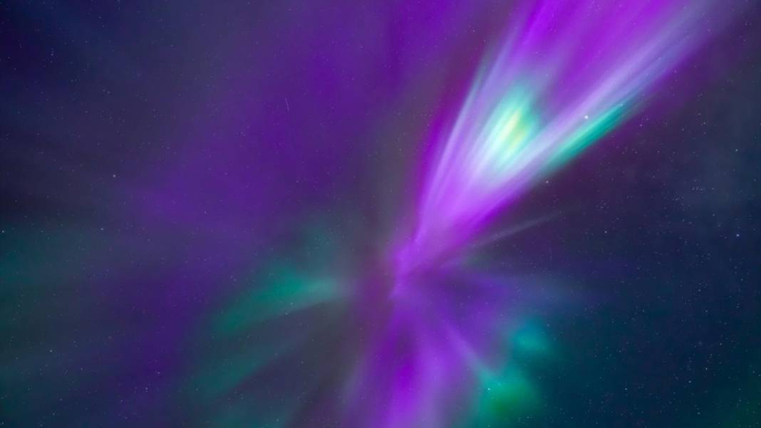 Alaska'nın rengarenk kuzey ışıkları 4