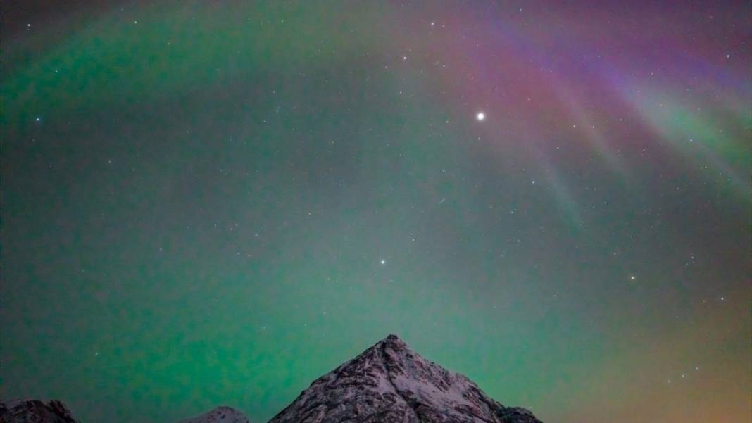 Alaska'nın rengarenk kuzey ışıkları 6