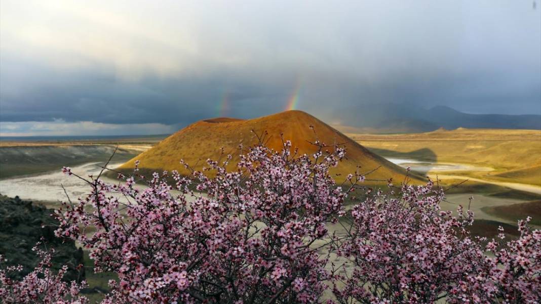 Meke Krater Gölü’nde bahar güzelliği 4