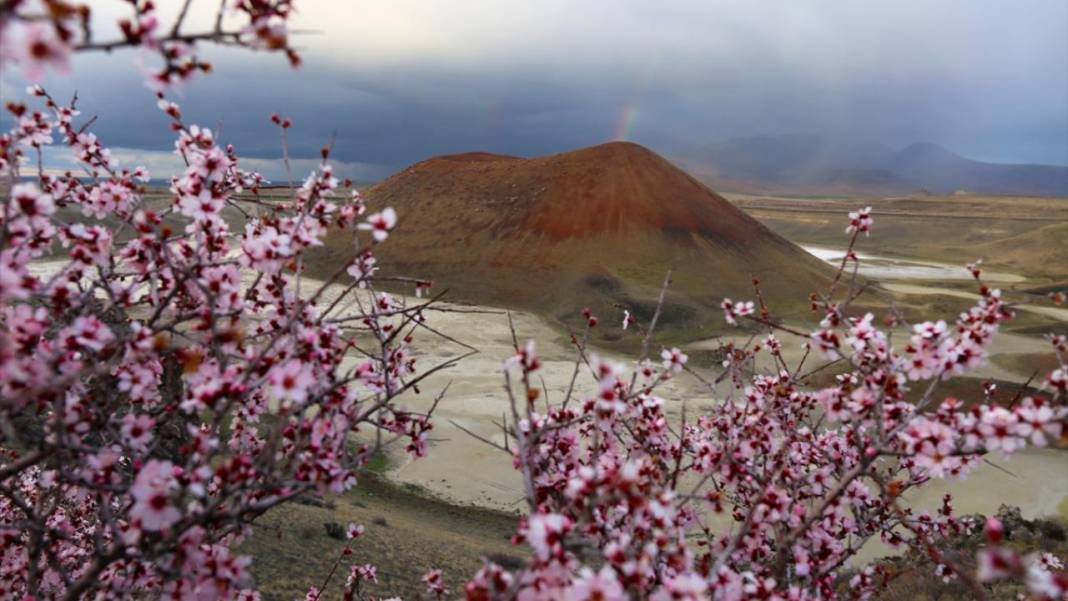 Meke Krater Gölü’nde bahar güzelliği 6