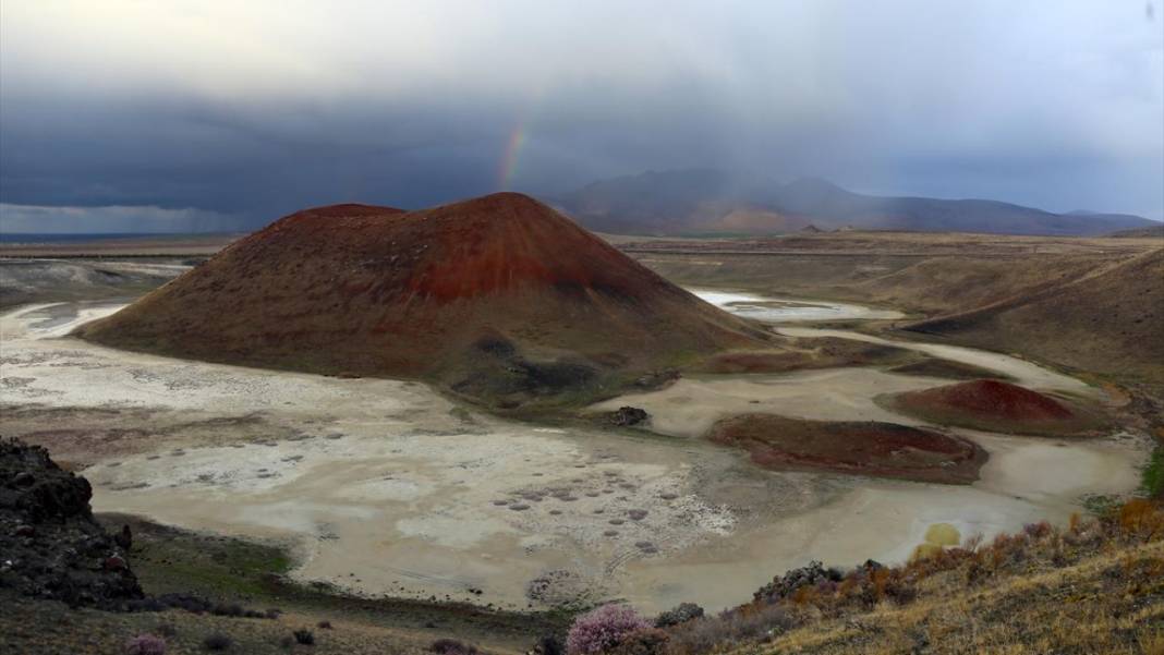 Meke Krater Gölü’nde bahar güzelliği 7