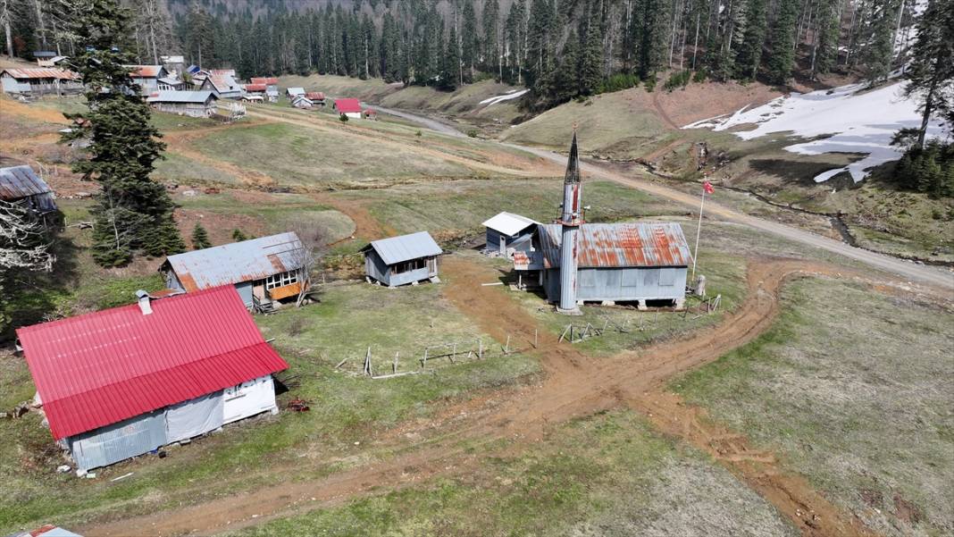 Düzce'nin yaylalarında iki mevsim bir arada 11