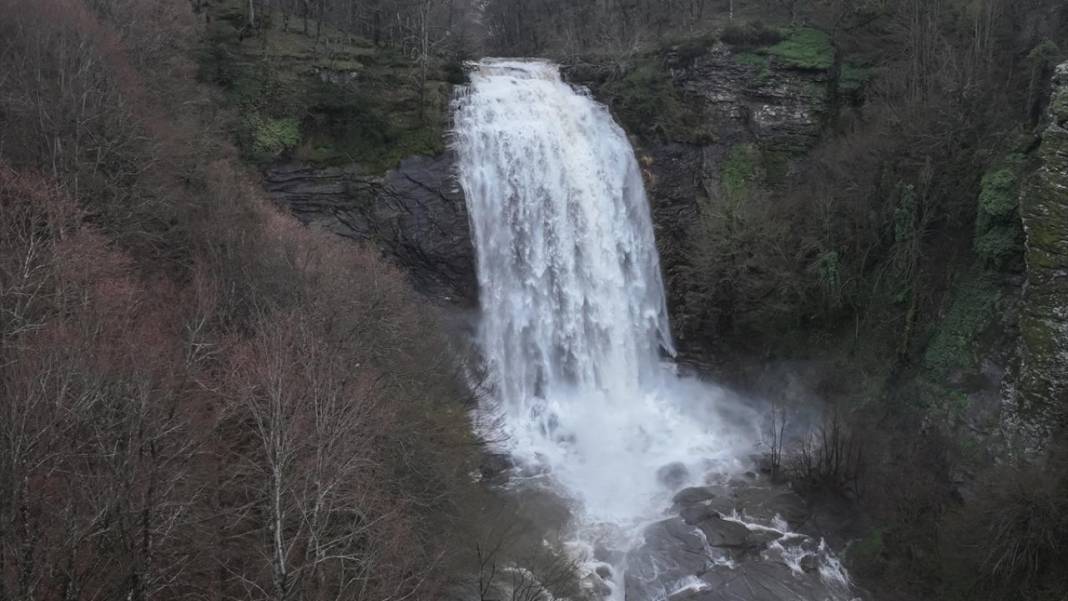 Suuçtu Şelalesi bahar yağışlarıyla coştu 1