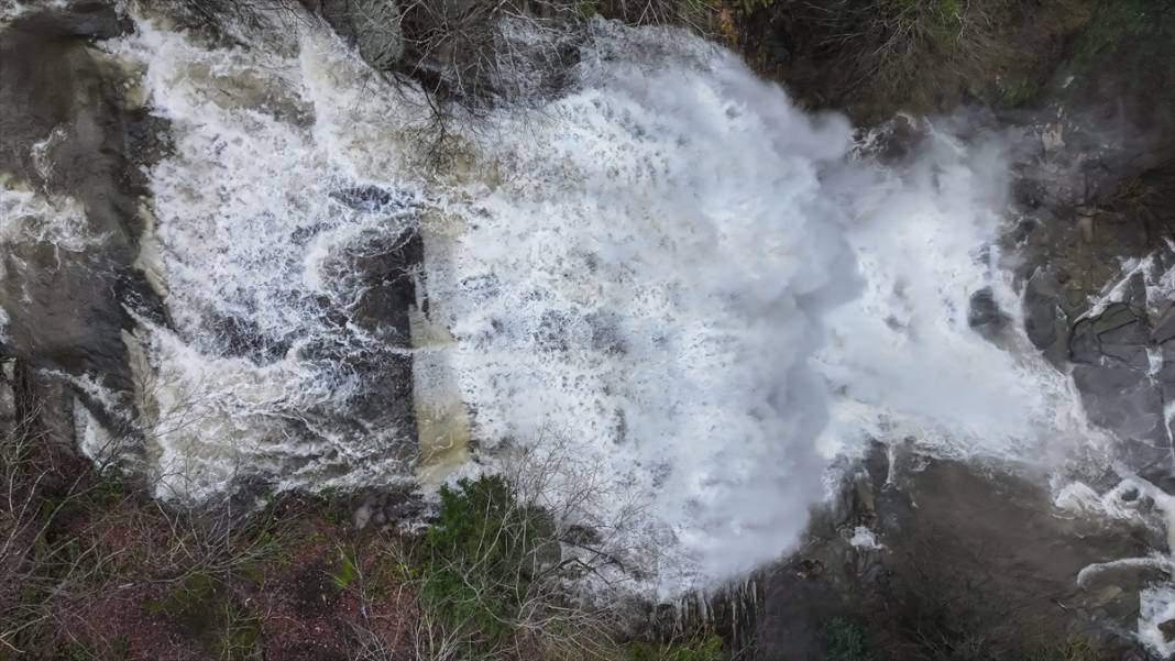 Suuçtu Şelalesi bahar yağışlarıyla coştu 4