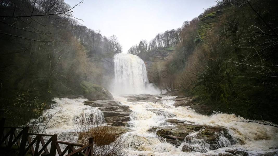 Suuçtu Şelalesi bahar yağışlarıyla coştu 6