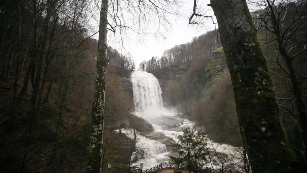 Suuçtu Şelalesi bahar yağışlarıyla coştu 8