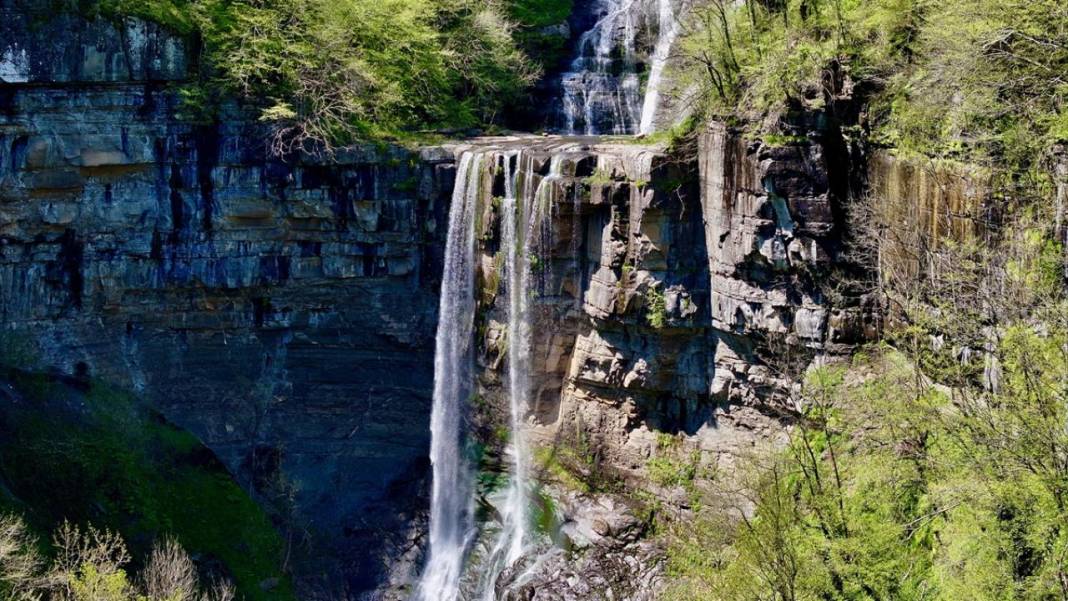 Kabaceviz Şelaleleri baharla yeşil örtüsüne kavuştu 4