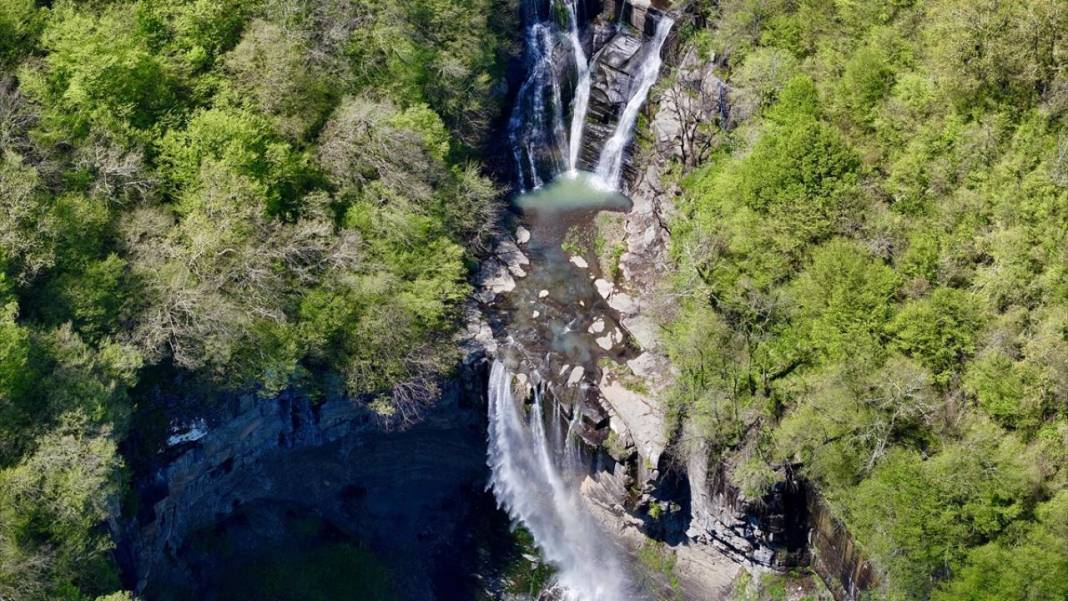 Kabaceviz Şelaleleri baharla yeşil örtüsüne kavuştu 5