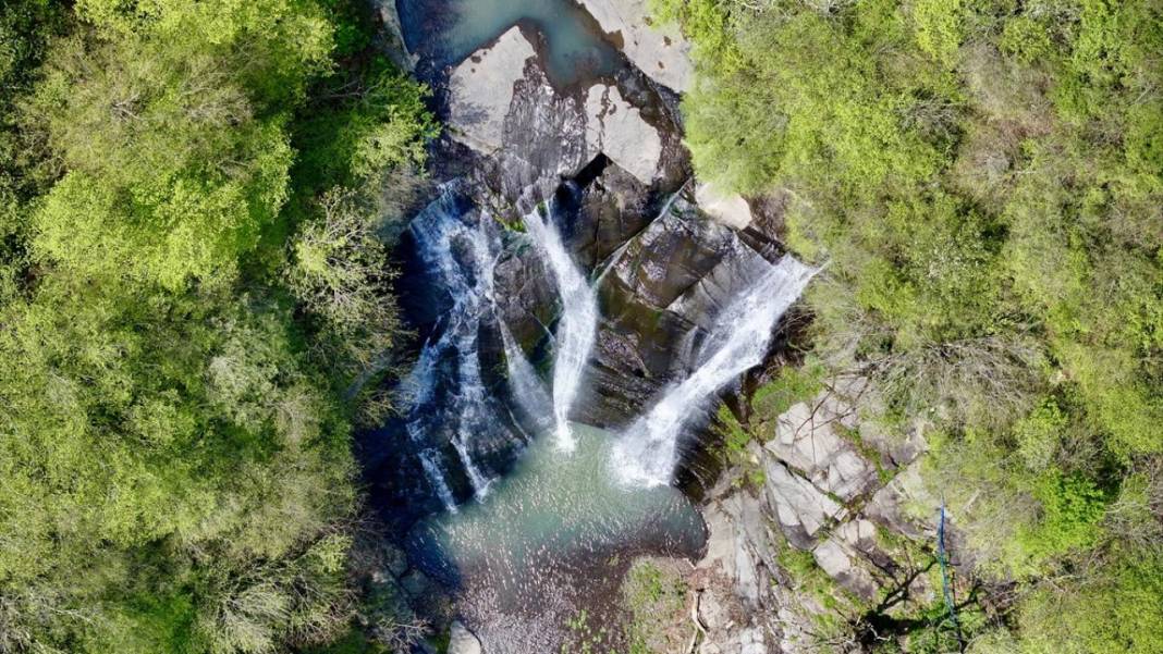 Kabaceviz Şelaleleri baharla yeşil örtüsüne kavuştu 6