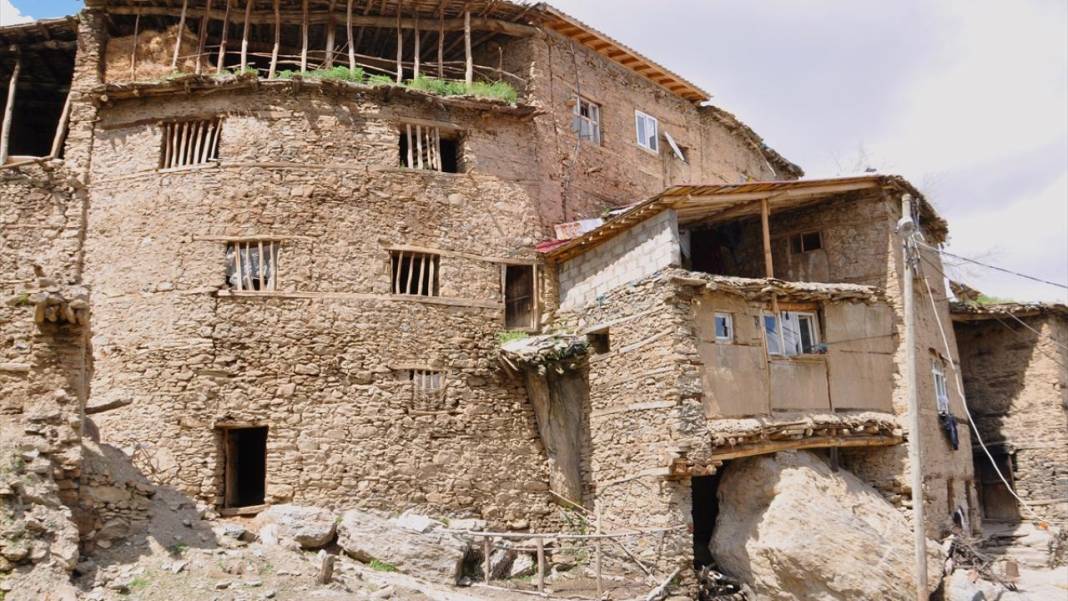 Hizan'ın asırlık taş evleri 9