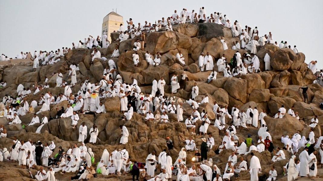 Hacı adayları vakfe için Arafat'ta 1