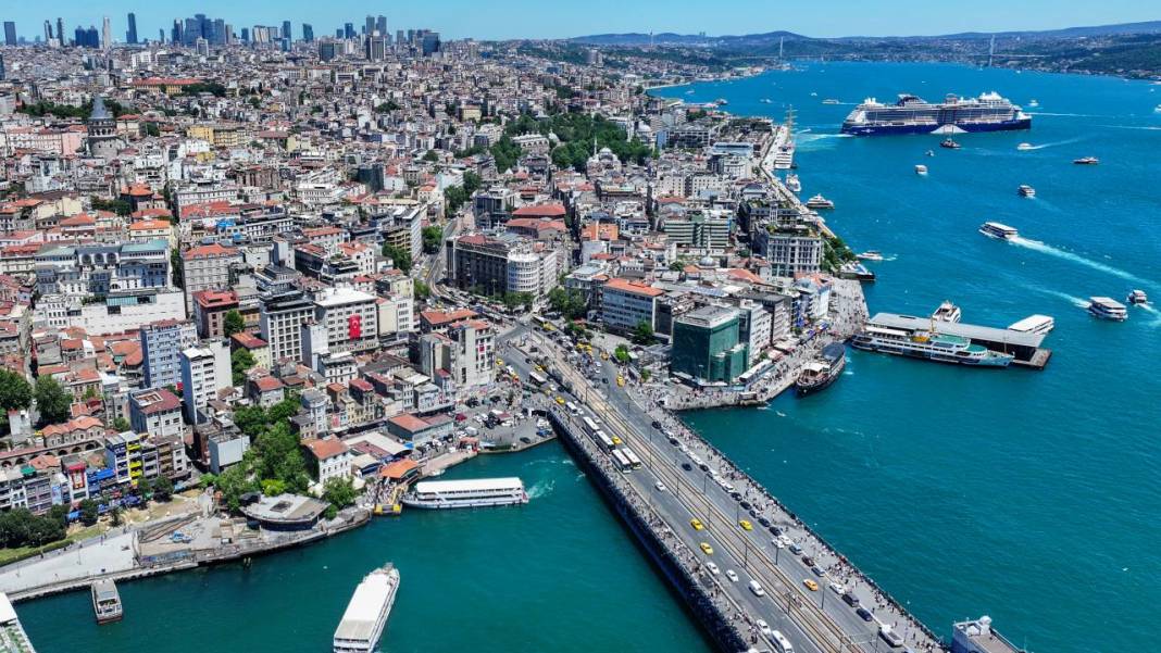 İstanbul Boğazı'nın turkuaz görüntüsü görenleri mest ediyor 1