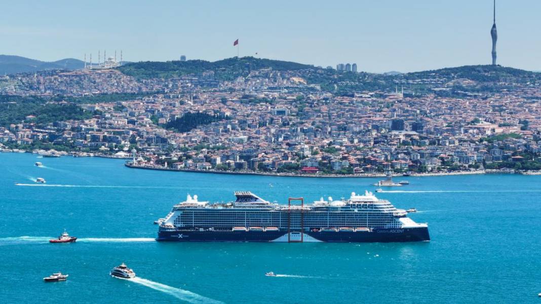 İstanbul Boğazı'nın turkuaz görüntüsü görenleri mest ediyor 10