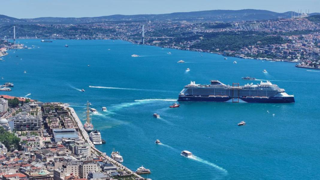 İstanbul Boğazı'nın turkuaz görüntüsü görenleri mest ediyor 11